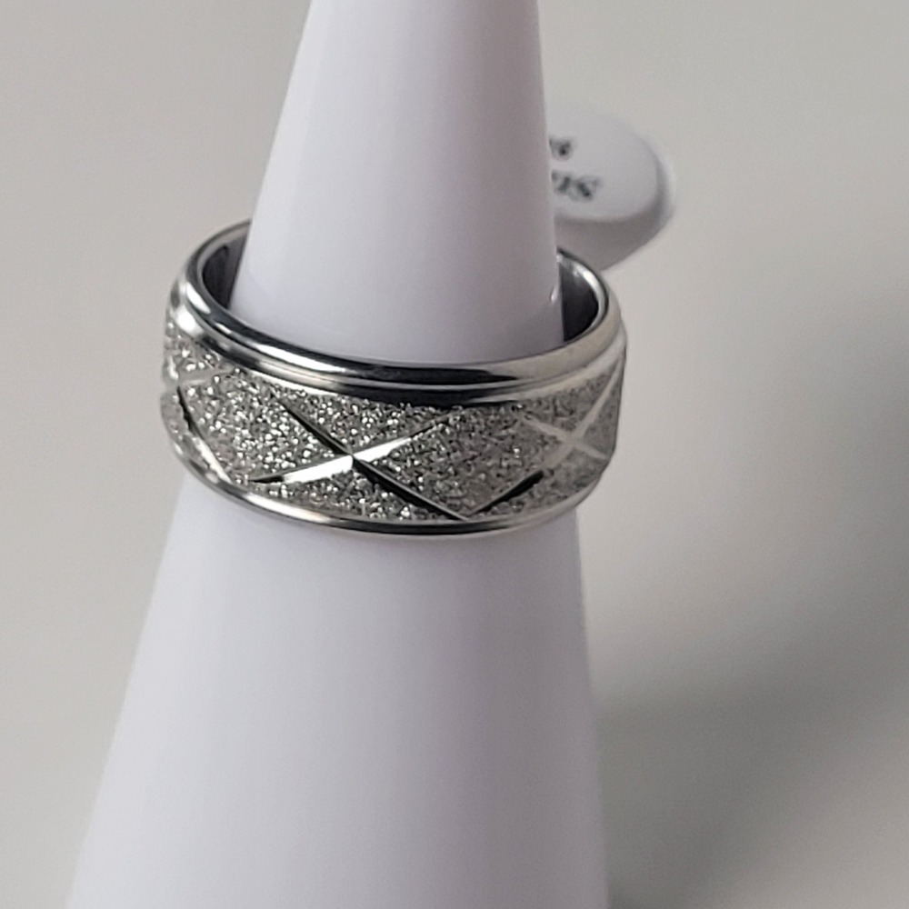 Stainless Steel Textured Band Ring Criss Cross Pattern Size 5 Silver Tone